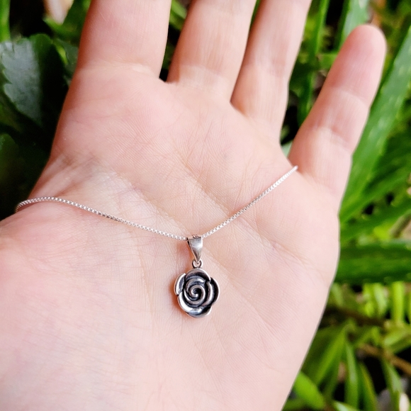 New Solid 925 Sterling Silver Rose Necklace - Picture 3 of 5